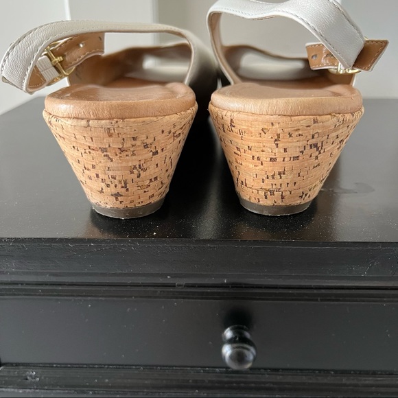 Clarks Artisan White Leather Sling back Sz 10 - Picture 3 of 7